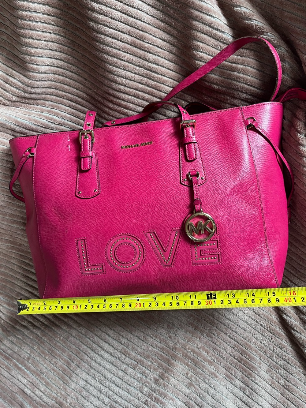 Michael Kors Voyager tote “LOVE” - Picture 3 of 9